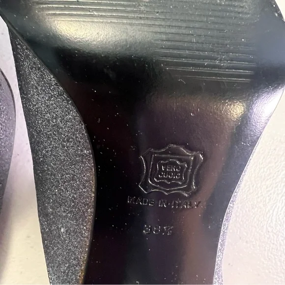 Dolce & Gabbana Silver Glitter round toe pumps! - Picture 11 of 17